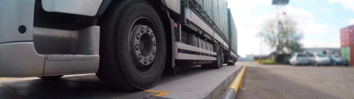 Check weighing of loaded and empty containers and cargo